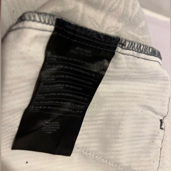 Volcom Womens Short Shorts Juniors Size 7 Floral Cotton Casual Low Rise Shortie - Picture 8 of 8